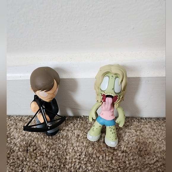 Funko Mystery Minis The Walking Dead Series 2 Daryl Dixon & Jawlesss Girl Zombie - Picture 2 of 6